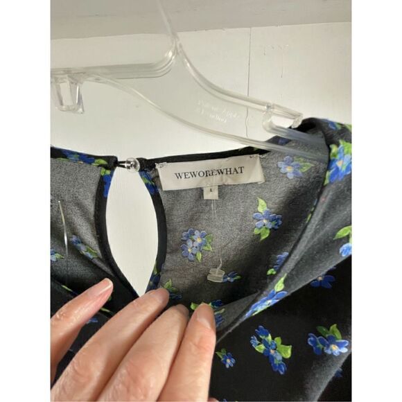 We Wore What NWOT Black Floral Crop Top Size L - Picture 5 of 8